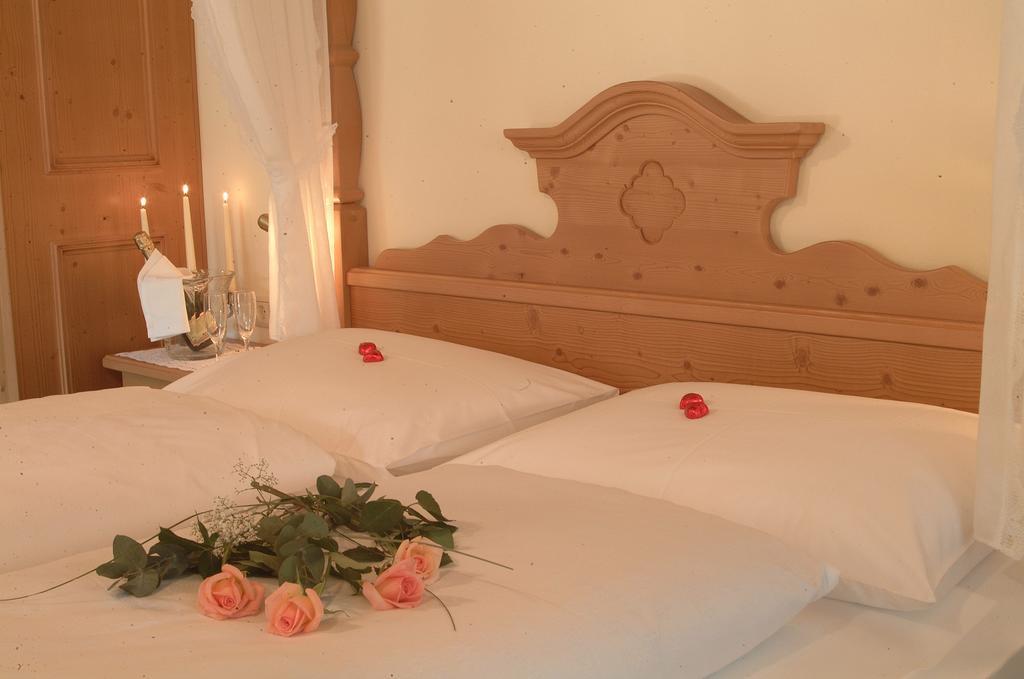 Hotel Koenig Laurin San Genesio Atesino Esterno foto