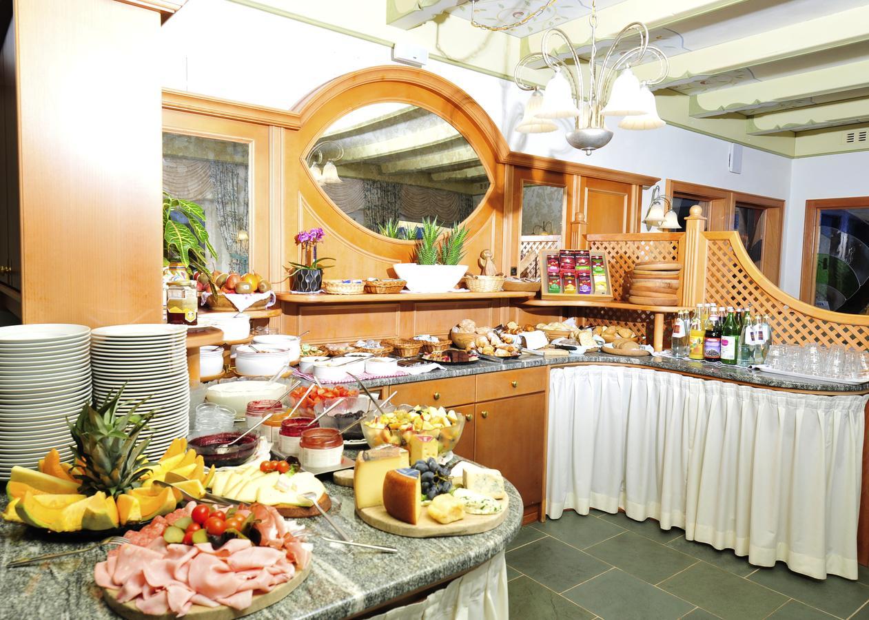 Hotel Koenig Laurin San Genesio Atesino Esterno foto